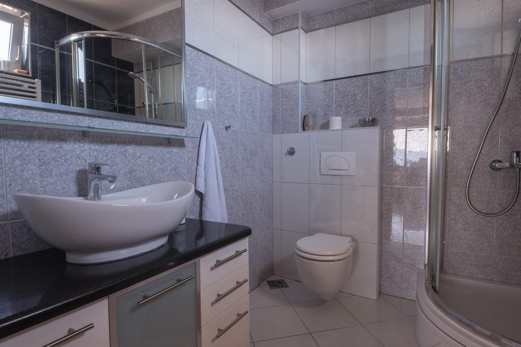 Ferienwohnung Private Penthouse Djurasevic Sveti Stefan Exterior foto